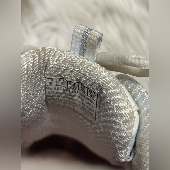 Well worn white sketchers sneakers shoes - Picture 7 of 8